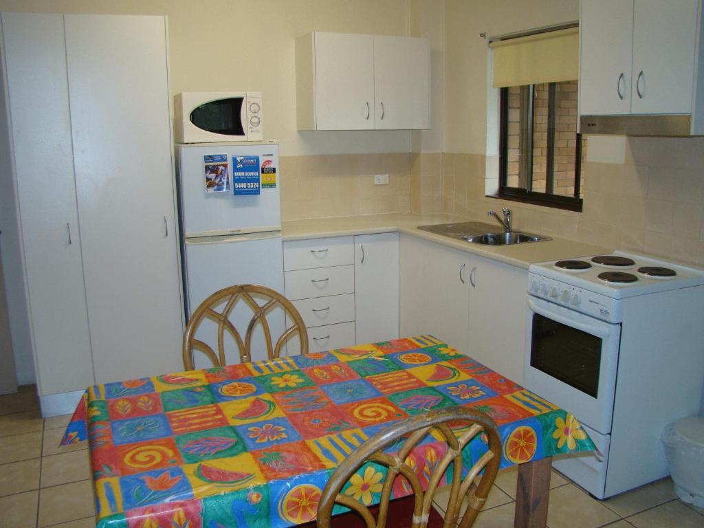 Noosa Yallambee Holiday Apartments Нусавил Екстериор снимка